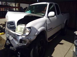 2002 TOYOTA TUNDRA, WHITE, LIMITED MODEL, EXTD CAB, AT, 2WD.  Z26361